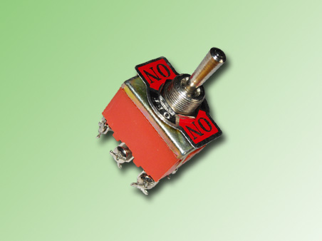 INTERRUPTOR DE PALANCA (TOOGLE) 2 POLO ON-OFF-ON 15A/230VAC - PE180106